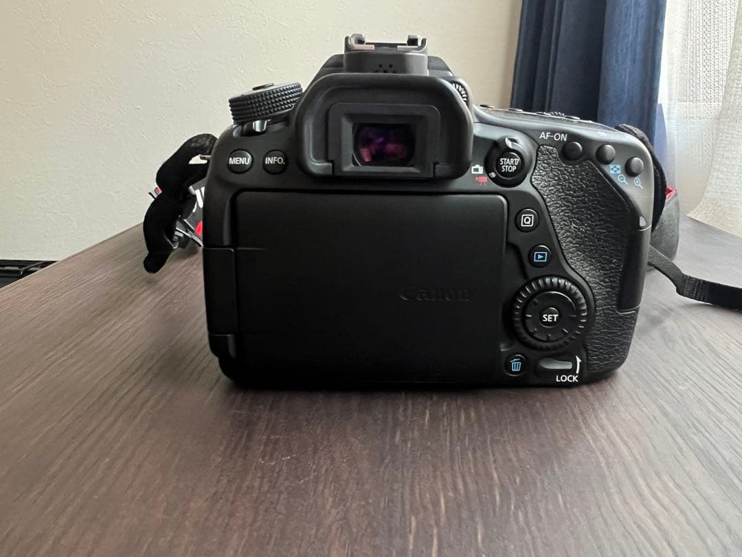 Canon EOS 80D デジタル一眼レフ 本体とバッテリーセット