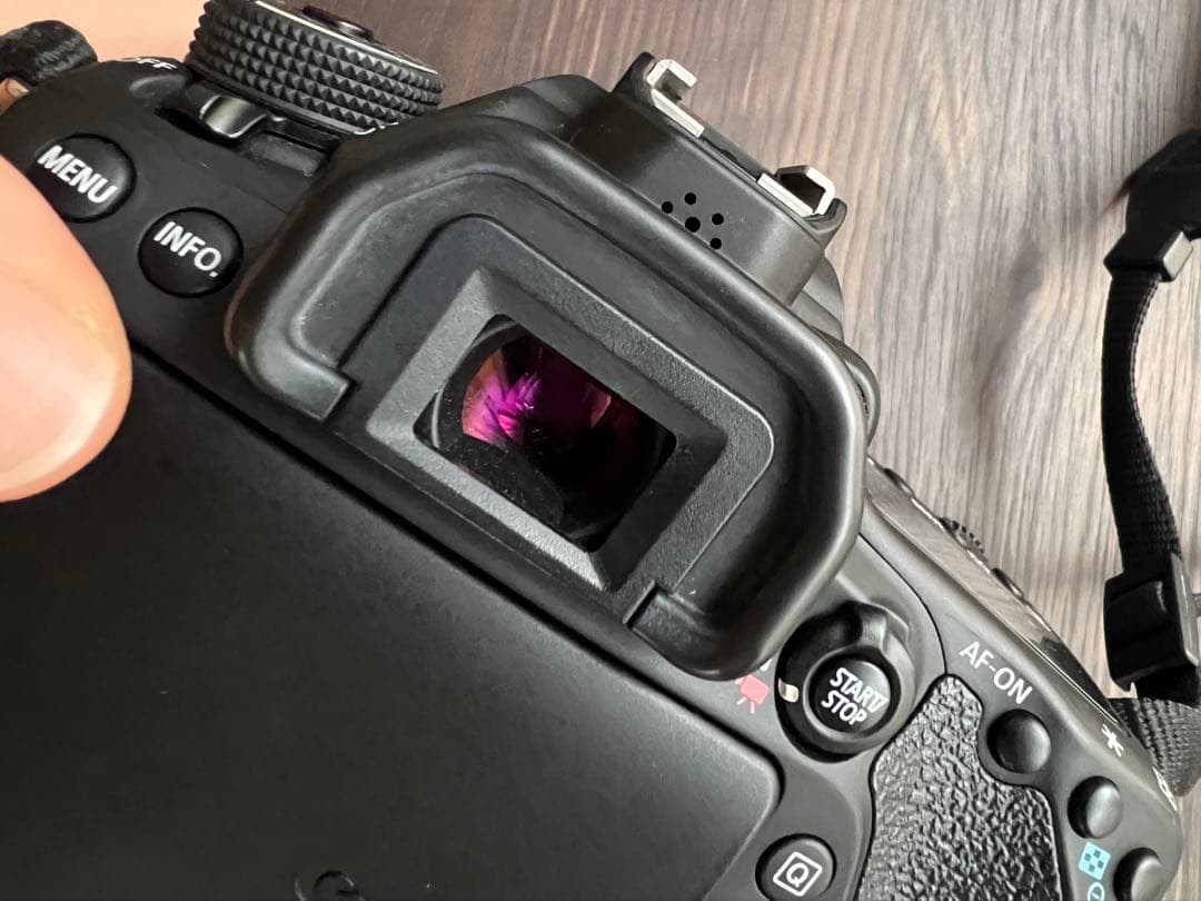 Canon EOS 80D デジタル一眼レフ 本体とバッテリーセット