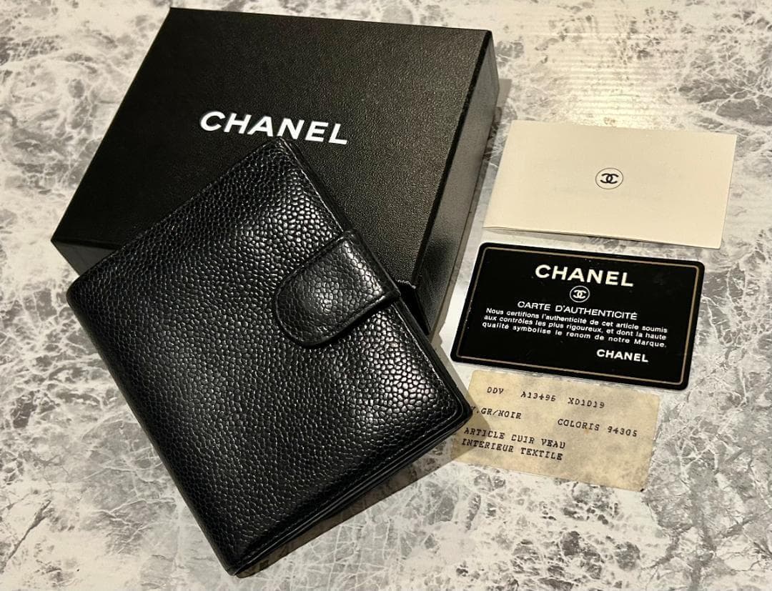CHANEL シャネル　キャビアスキン　二つ折り財布 ココマーク