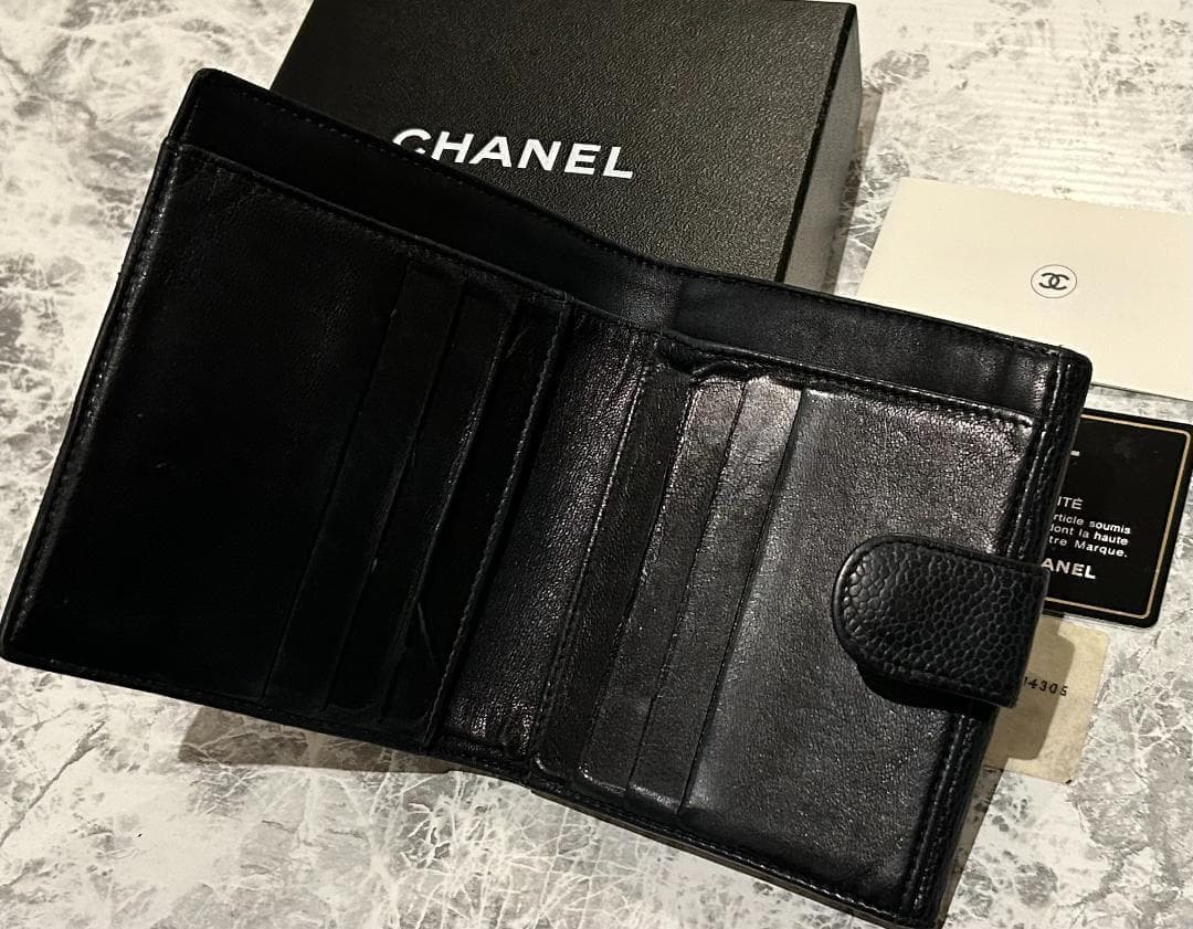 CHANEL シャネル　キャビアスキン　二つ折り財布 ココマーク