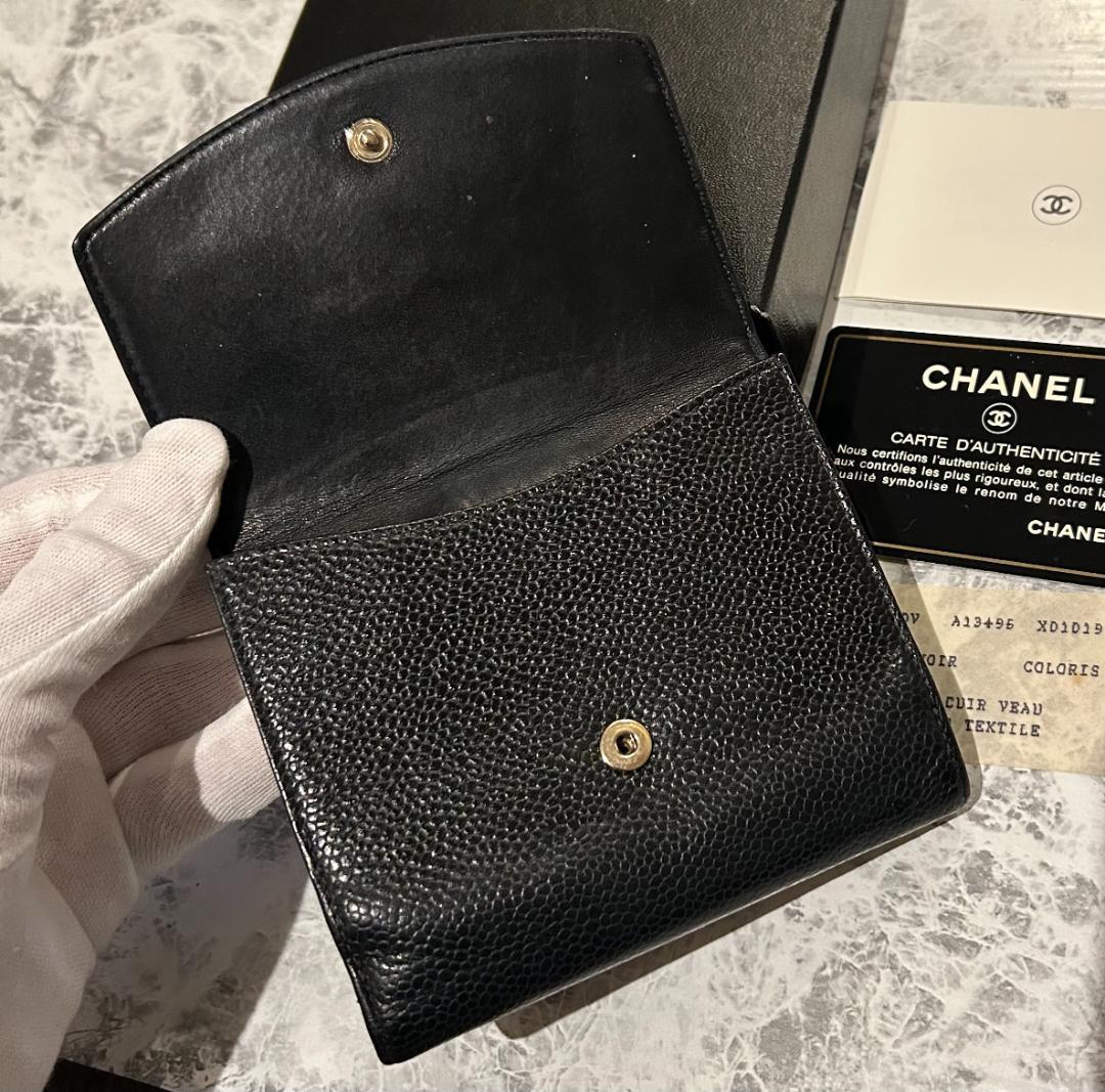 CHANEL シャネル　キャビアスキン　二つ折り財布 ココマーク