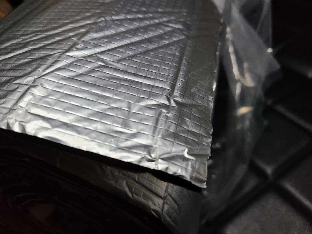 ハイエースリアサイドガラス窓埋めパネル防音断熱、艶なし黒仕様左右２枚セット