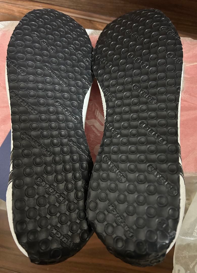 本日限定価格　新品　未使用　パトリック スニーカー　アイリスWH/BK 42