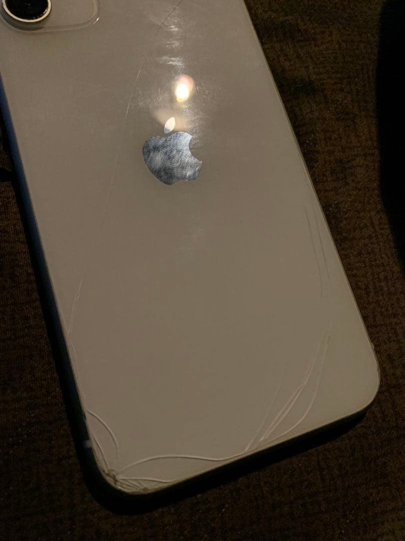 Apple iPhone 11 ホワイト ヒビあり