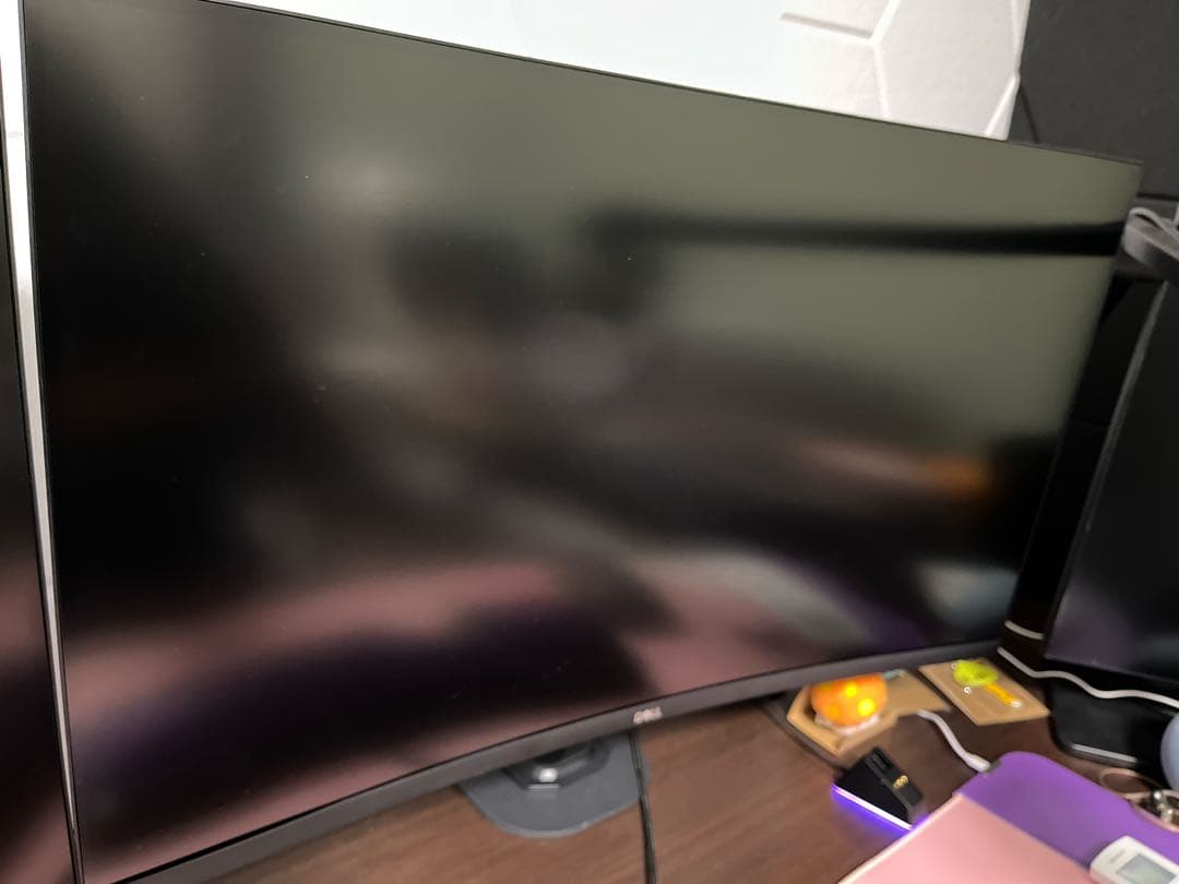 DELL 31.5インチ　曲面　4Kモニター　ディスプレイ