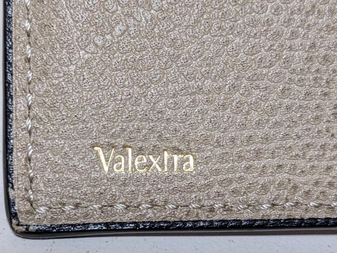 未使用品 ヴァレクストラ ソフトカーフスキン 二つ折り マネークリップ 財布