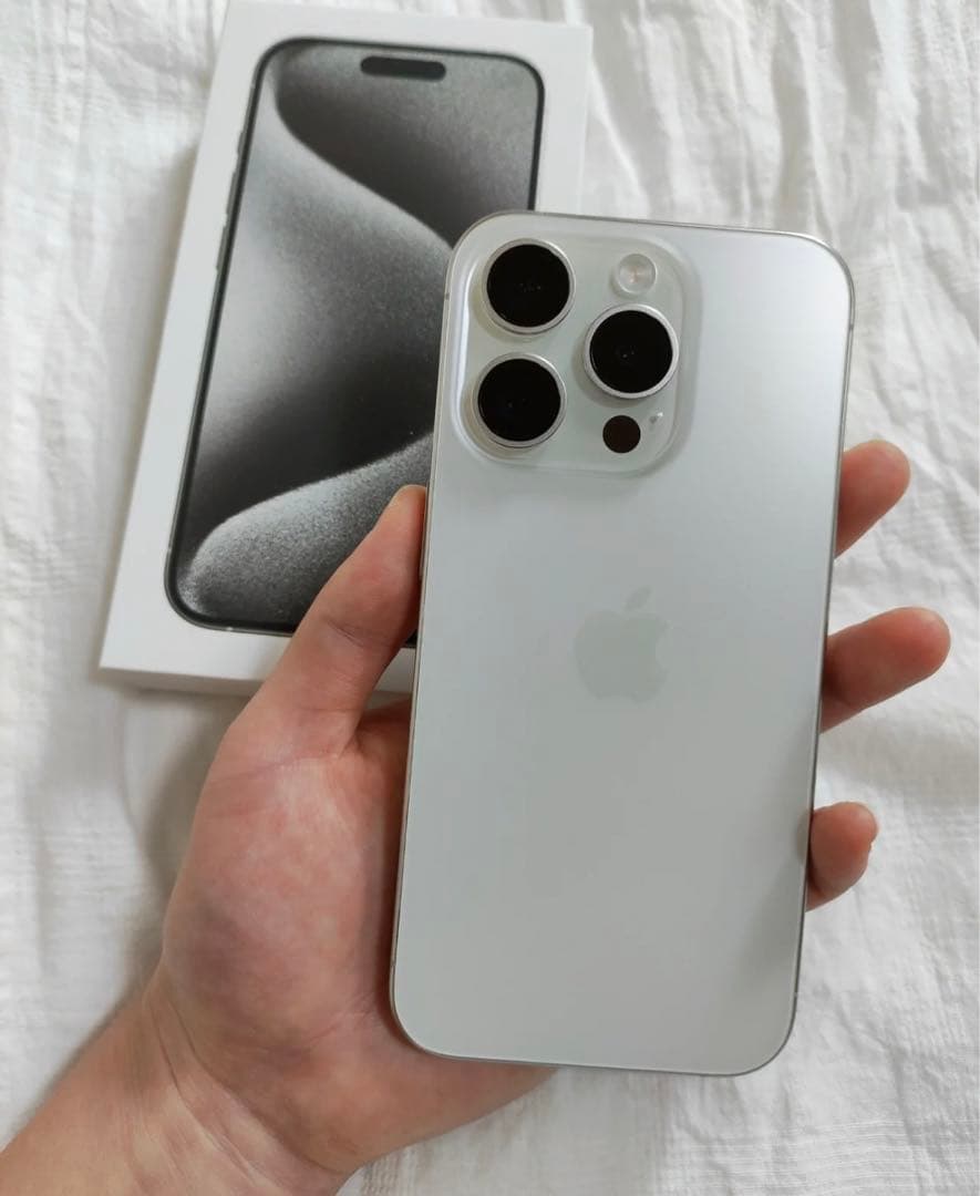 iPhone 15 Pro ホワイトチタニウム 256 GB SIMフリー