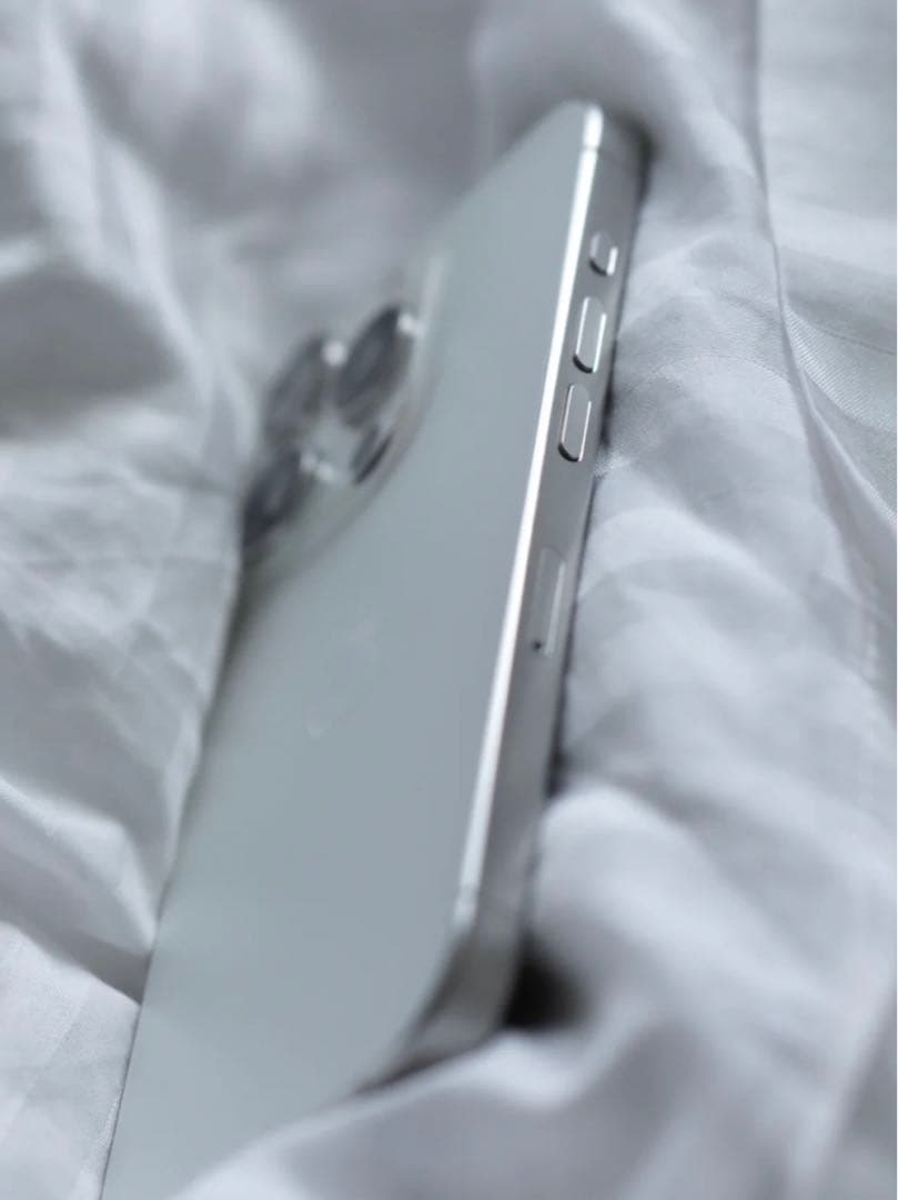 iPhone 15 Pro ホワイトチタニウム 256 GB SIMフリー