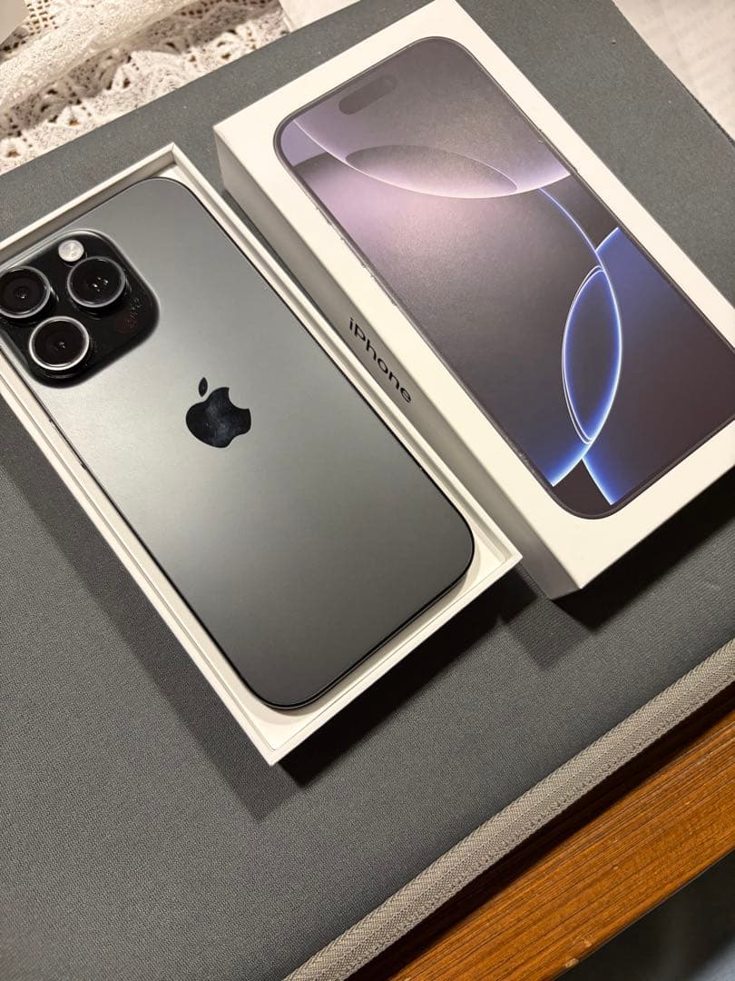 Apple iPhone 16 Pro 本体　ブラックチタニウム　256GB