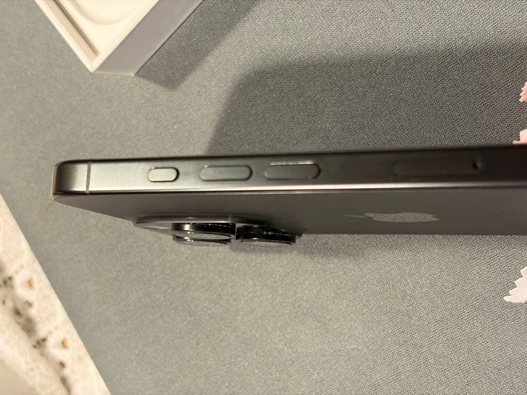 Apple iPhone 16 Pro 本体　ブラックチタニウム　256GB