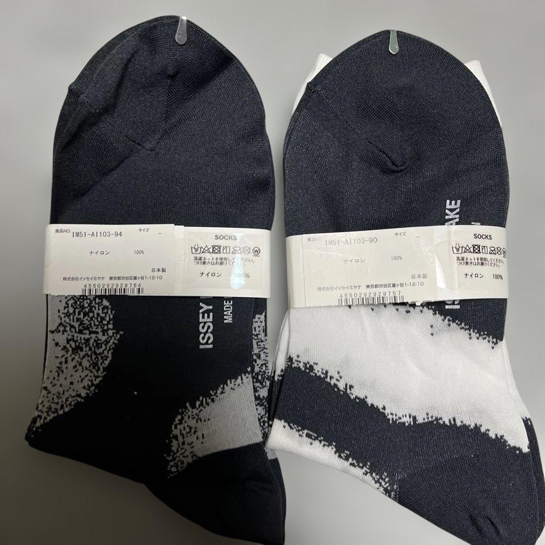 レッグウェア ISSEY MIYAKE SHADOW STUDY SOCKS