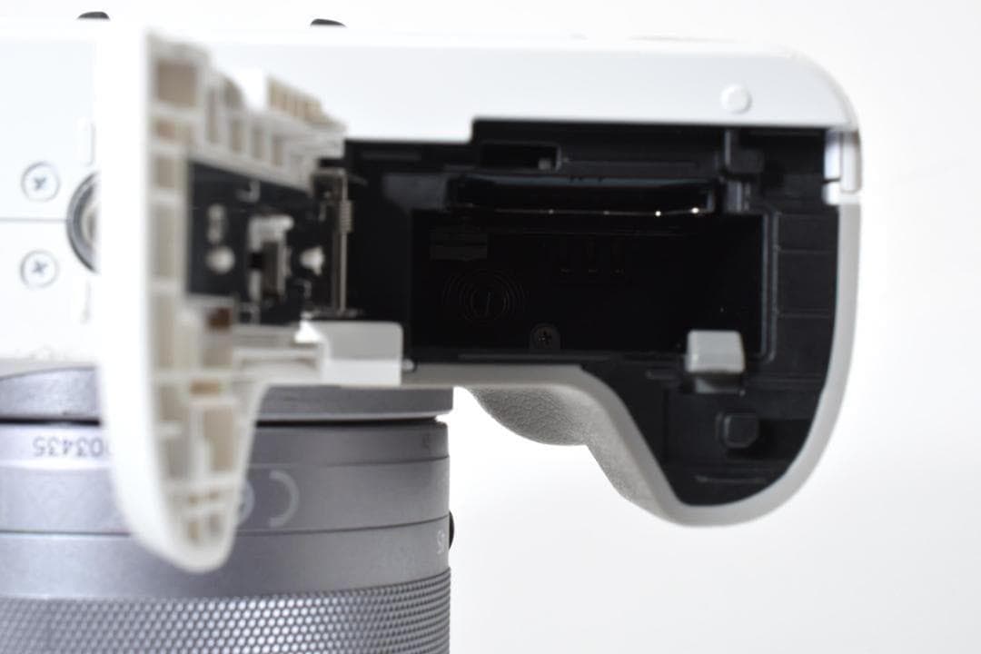 デジタルカメラ CANON EOS KISS M2 EF-M 15-45mm IS STM