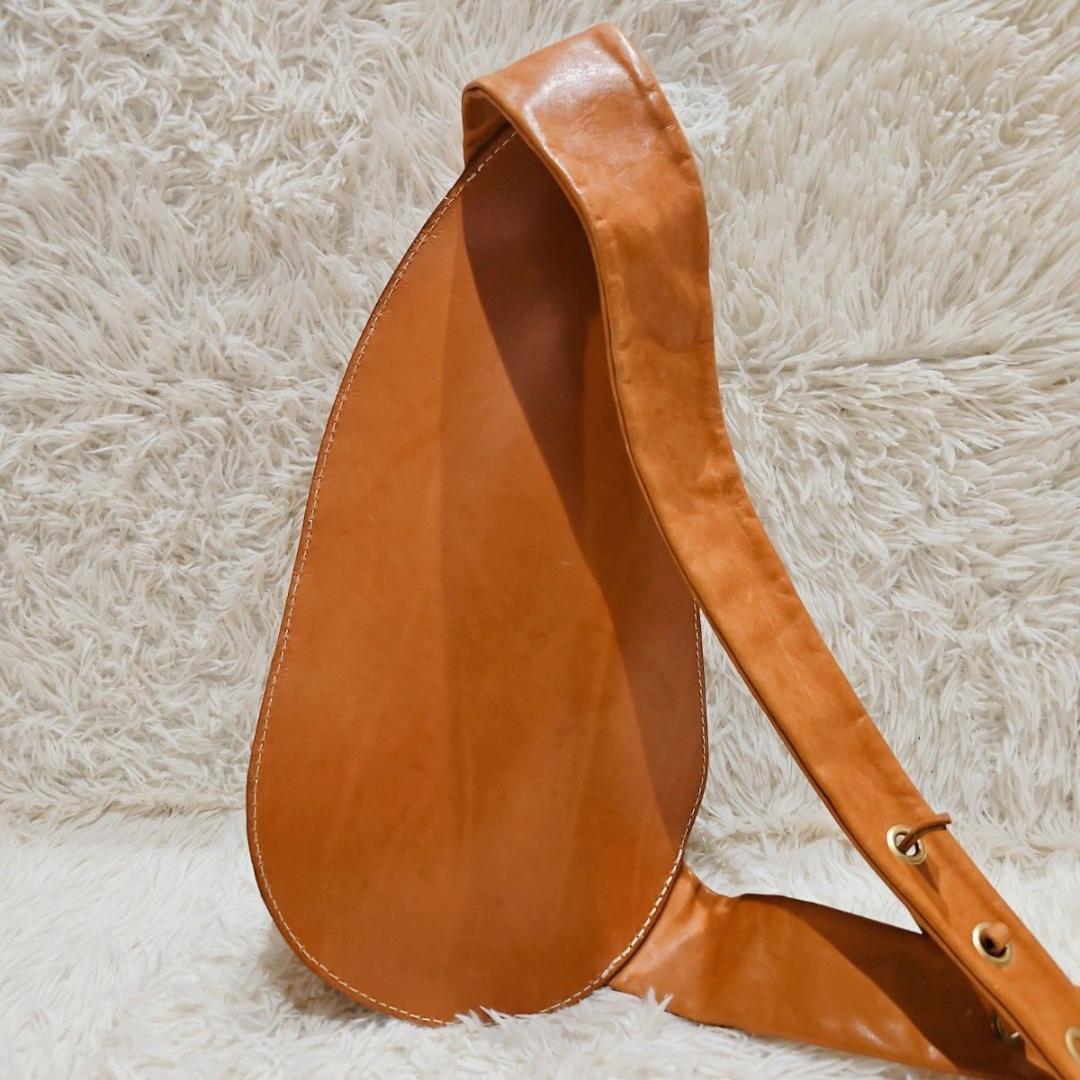 希少デザイン HERZ ヘルツ ボディバッグ ショルダーバッグ ロゴ型押し