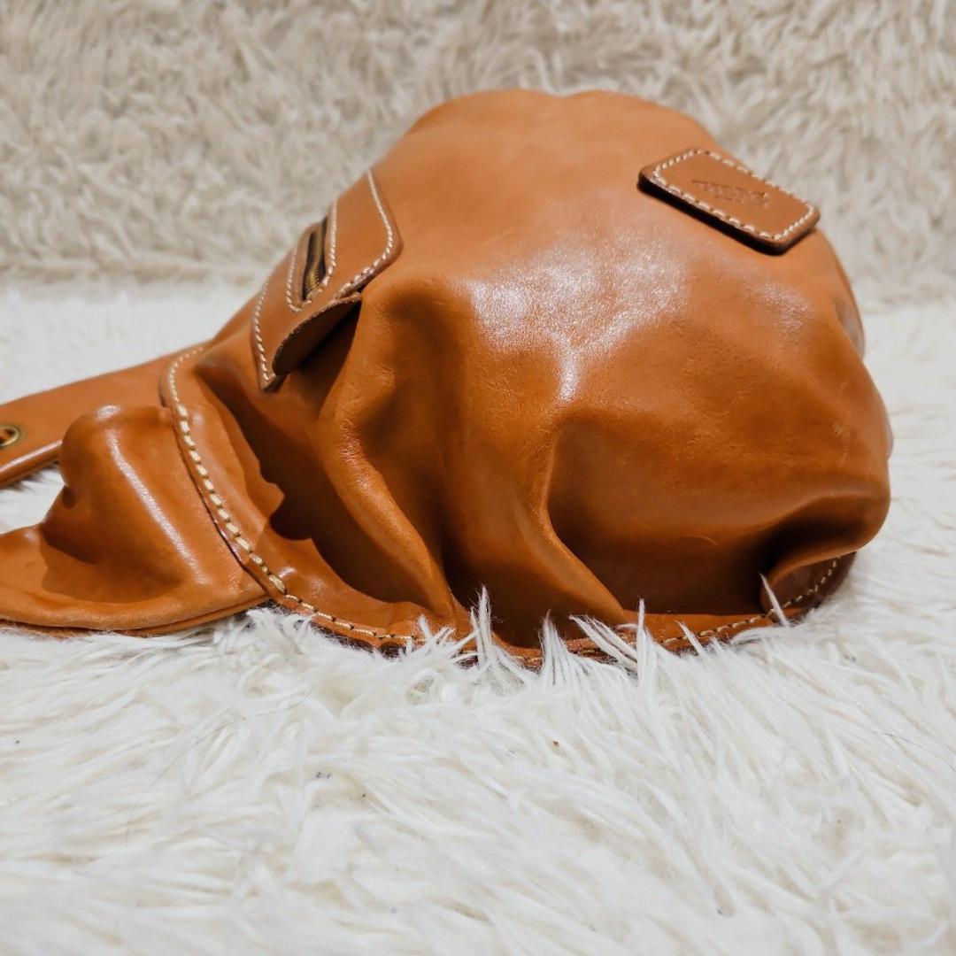 希少デザイン HERZ ヘルツ ボディバッグ ショルダーバッグ ロゴ型押し