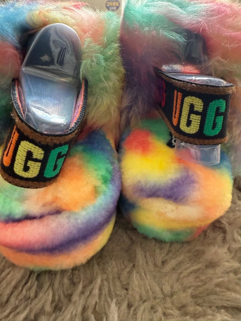 年内最終セール★新品UGG W FLUFF YEAH PRIDE RAINBOW