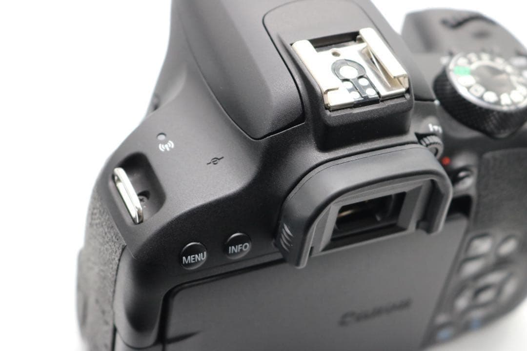 ボディ新品級 【Canon EOS Kiss X9i ダブルレンズセット】
