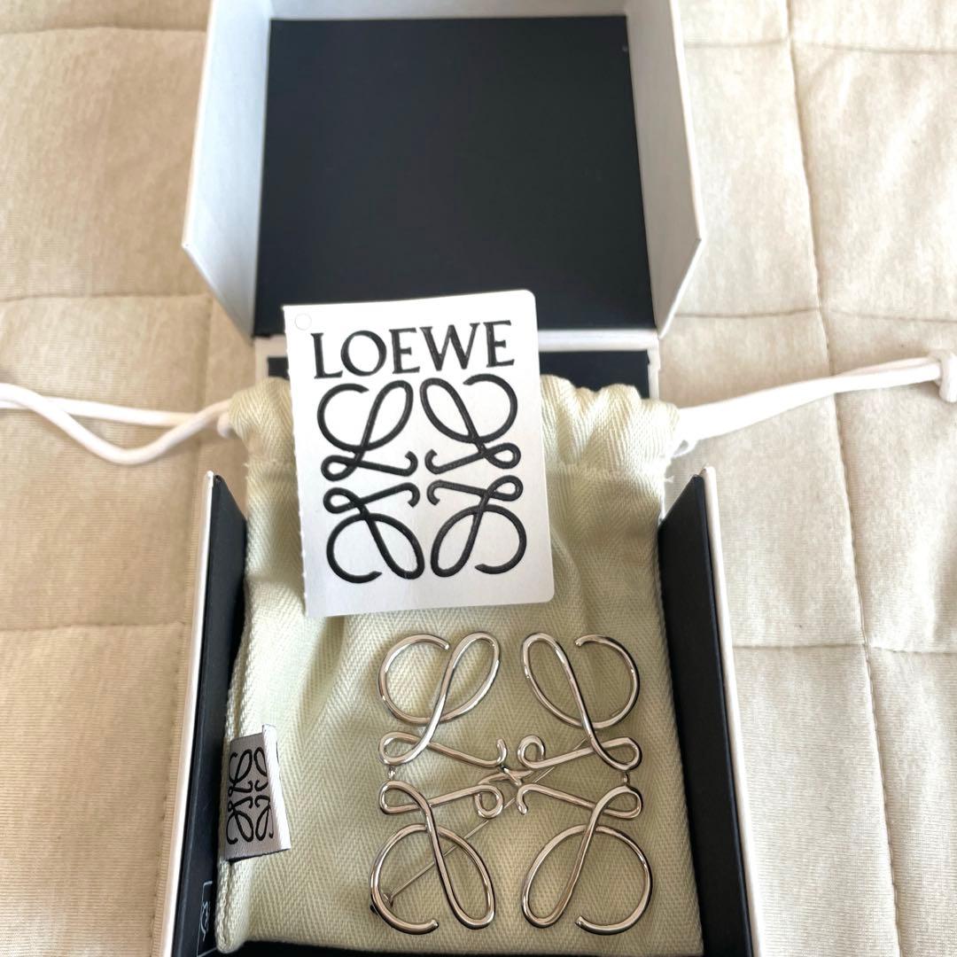ロエベ アナグラム　ブローチ