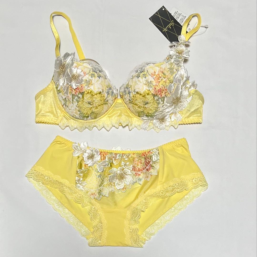 ワコール　サルートブラジャーC75とショーツMのセット　新品タグ付き