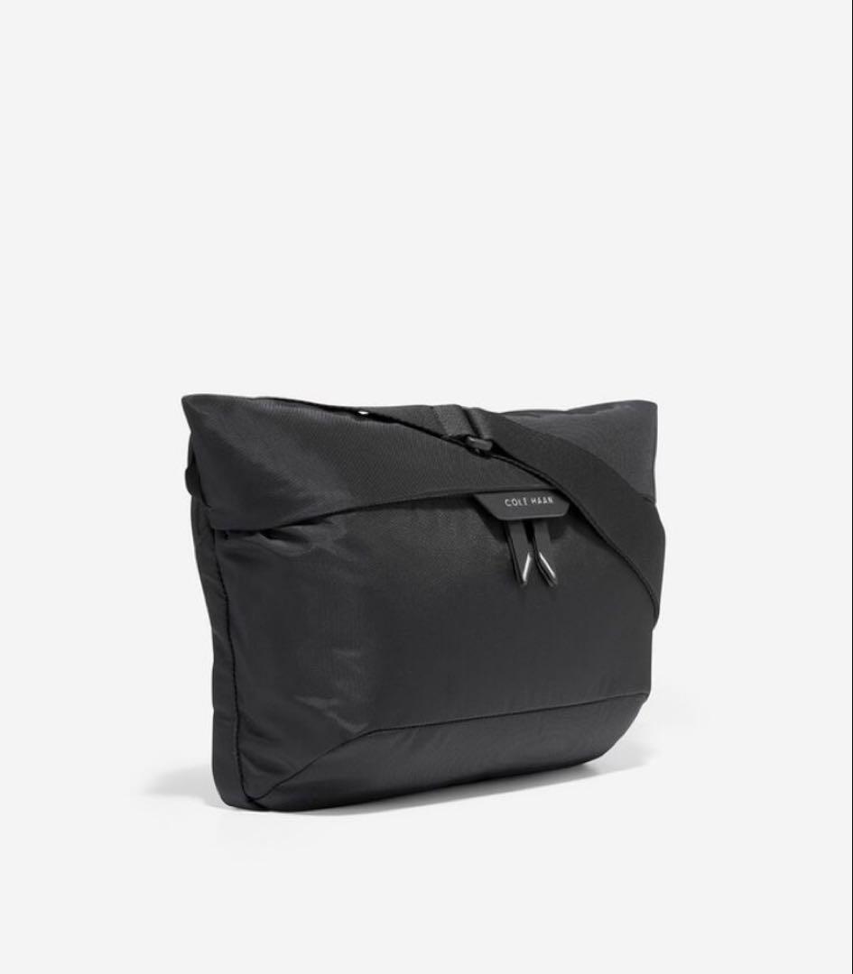 コールハーン　セントラル スリングバッグ　ブラックナイロン ボディバッグ