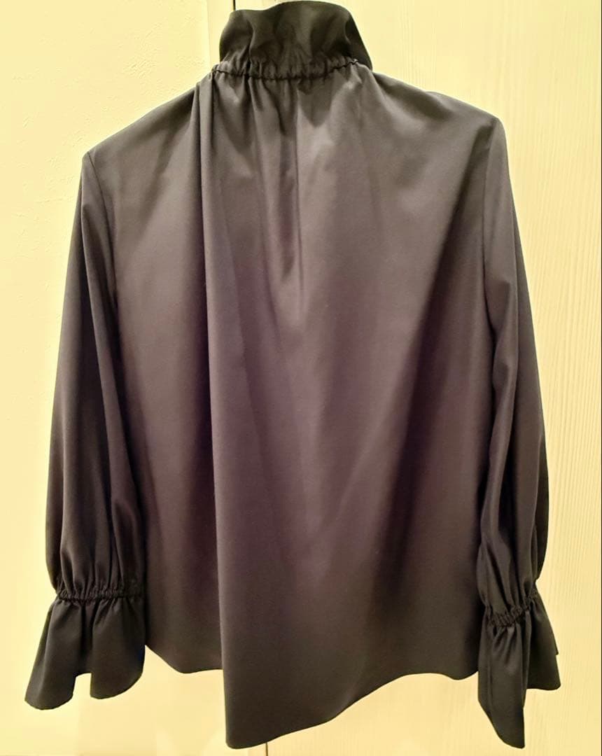 【新品未使用】UNITED ARROWS フリルカラー　フレアスリーブ　ブラウス