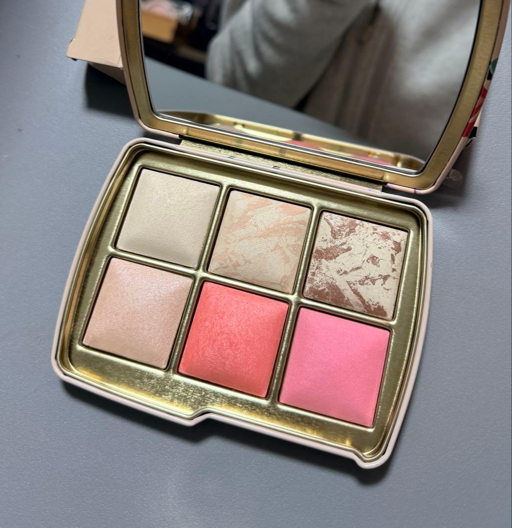 チーク Hourglass Ambient Lighting Palette Deer