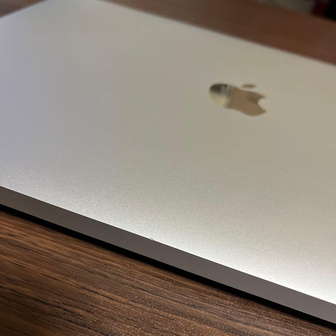 13インチmacbook air 本体　zeroshockパソコンケース付き！