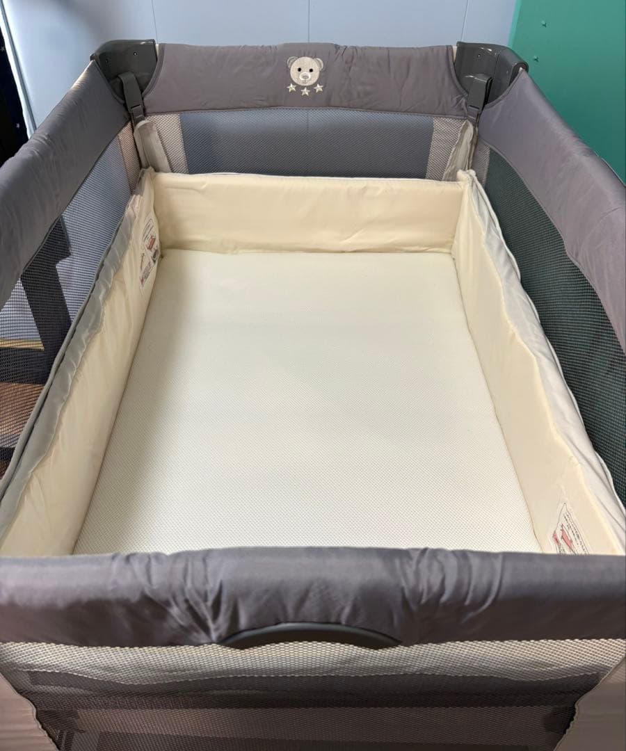 Aprica ココネルエアーAB ベビーベッド メッシュ グレー ベアー刺繍