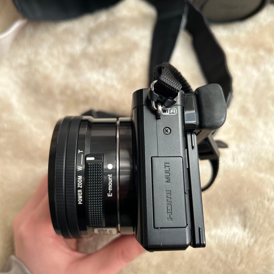 Sony α6000 ダブルズームレンズキット【マクロレンズ、カバン付き】
