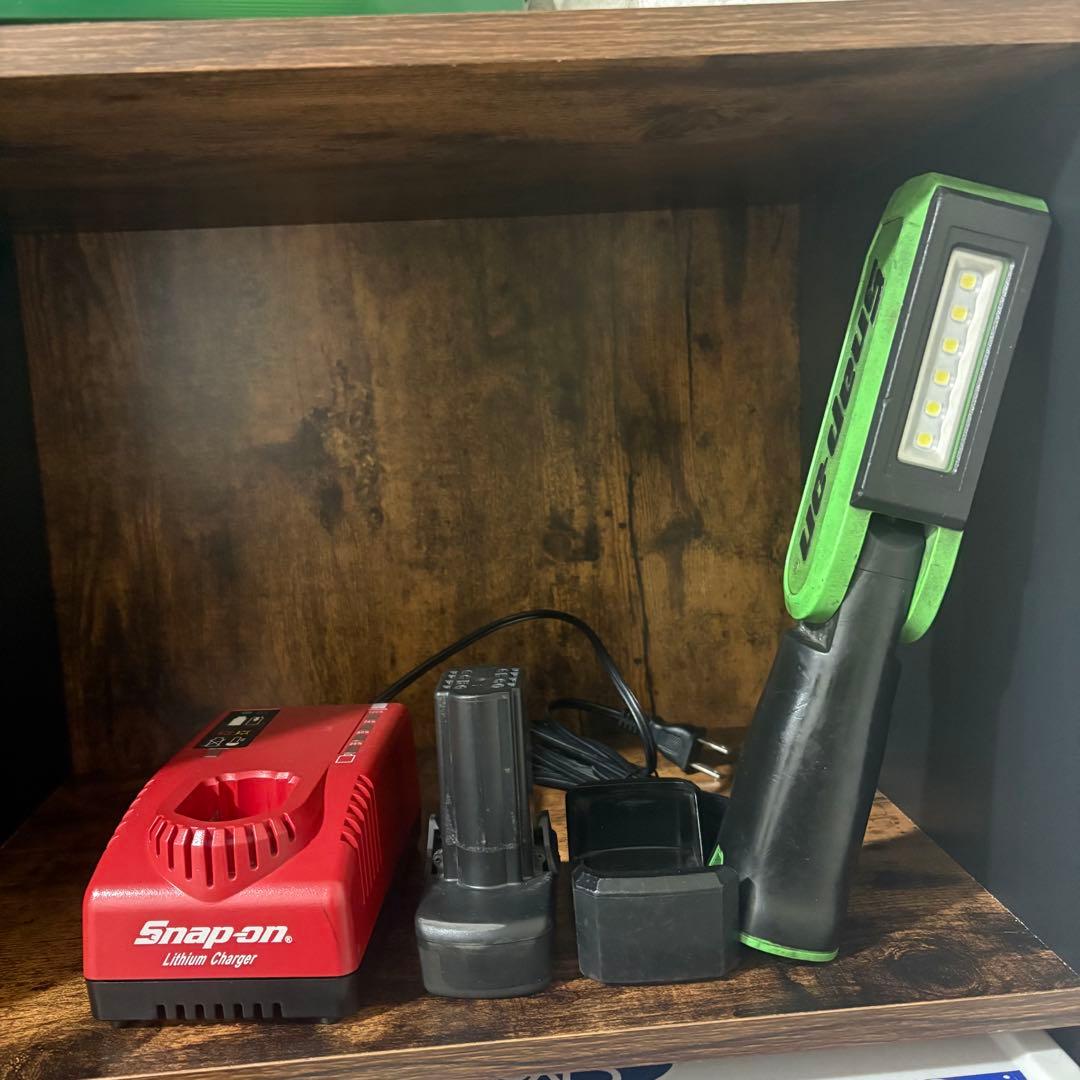 Snap-on LEDハンディライト 充電器付き　底面磁石付き