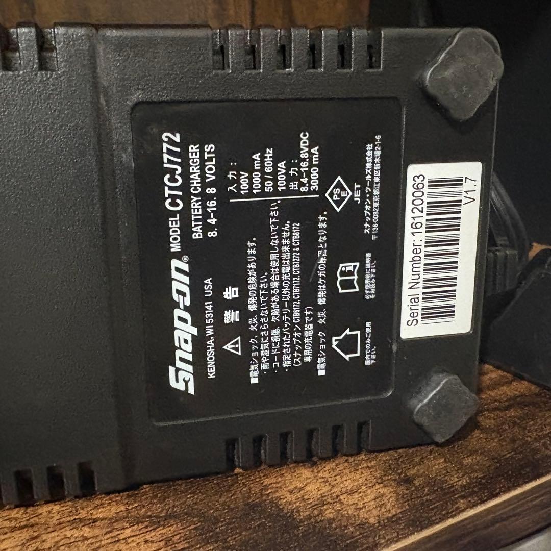 Snap-on LEDハンディライト 充電器付き　底面磁石付き