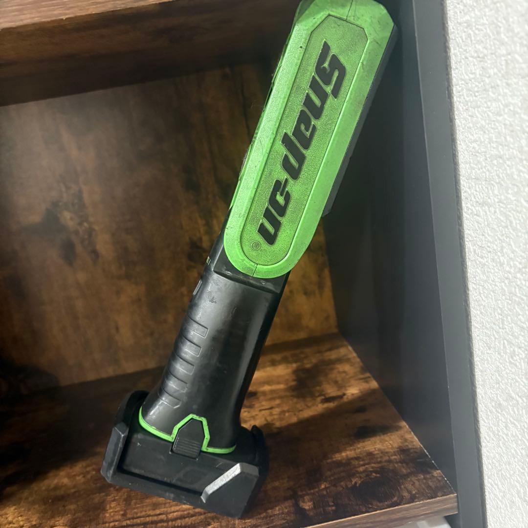 Snap-on LEDハンディライト 充電器付き　底面磁石付き