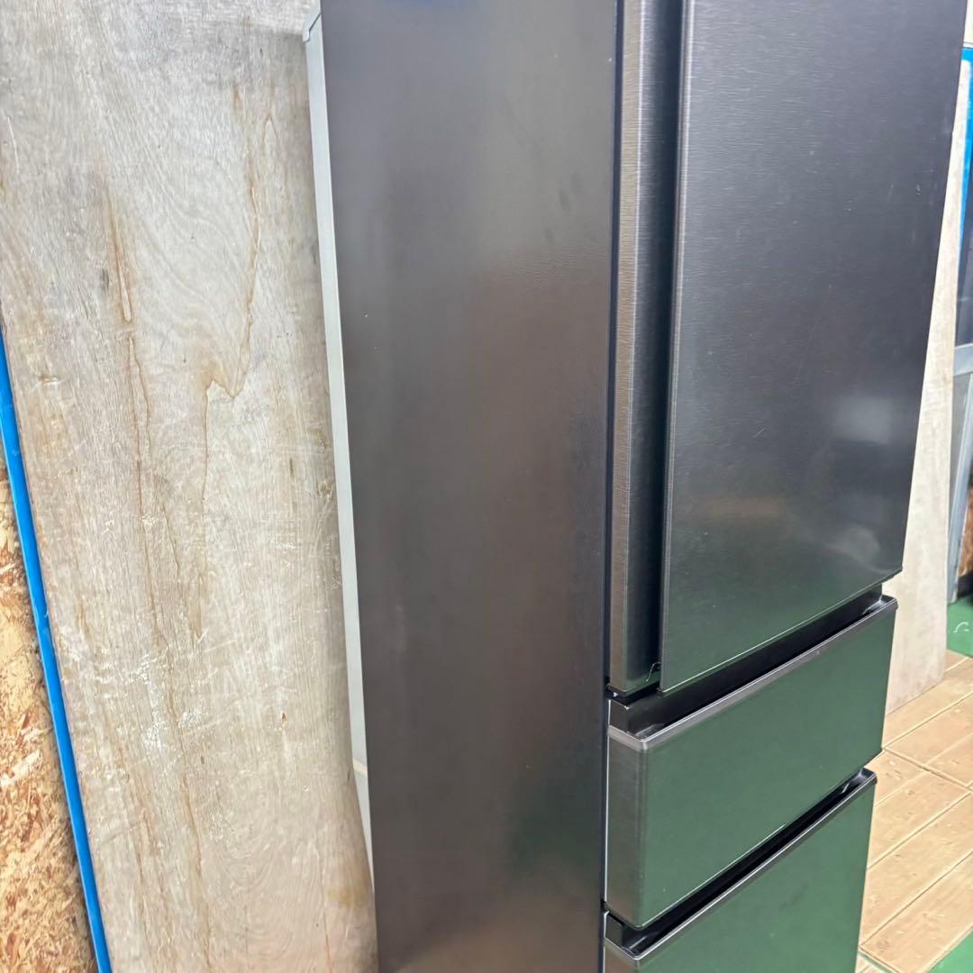 379 2023年製　大型冷蔵庫　家庭用　365L 自動製氷　右開き　最新