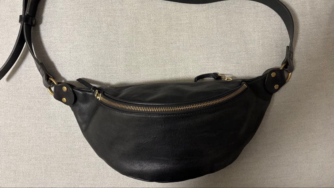 SLOW スロウ ルボーノ ファニーパック　レザーファニーパック　ボディーバッグ