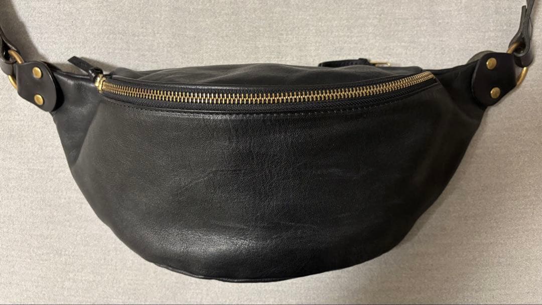 SLOW スロウ ルボーノ ファニーパック　レザーファニーパック　ボディーバッグ