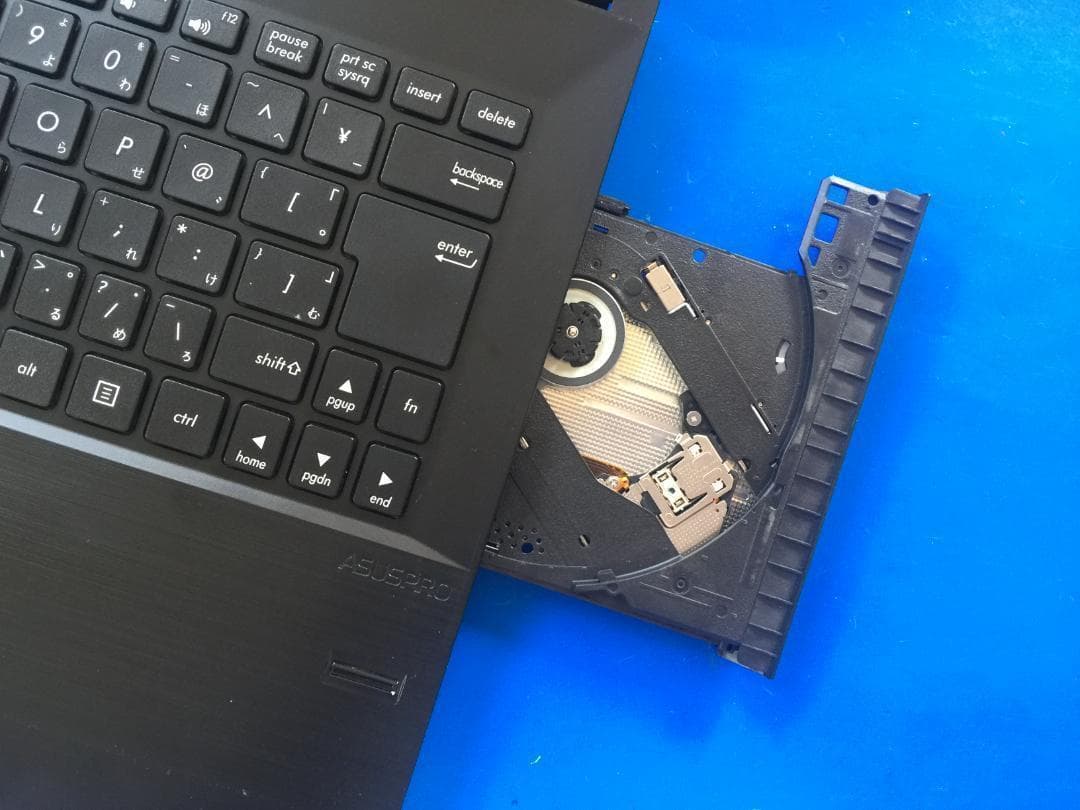 ASUS P2420LA 14型TFT液晶　薄型・コンパクト ノートパソコン