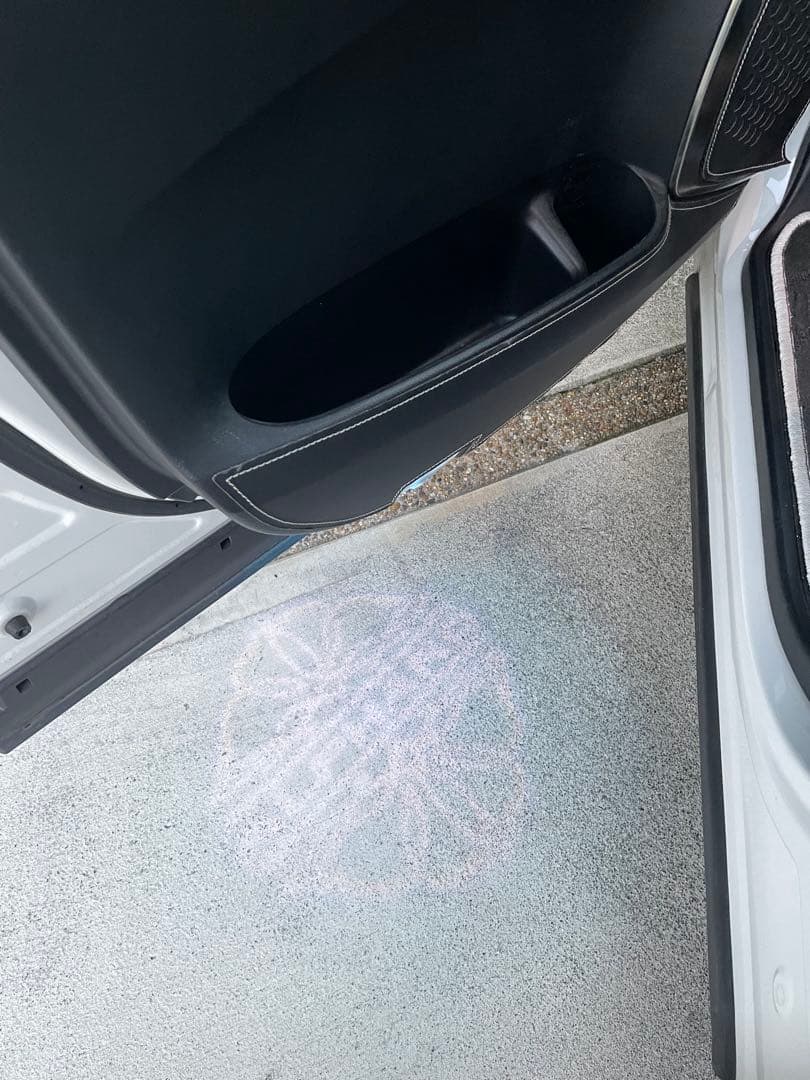 エンラージ製30後期アルファード用のQi対応ワイヤレス充電器等３点セット