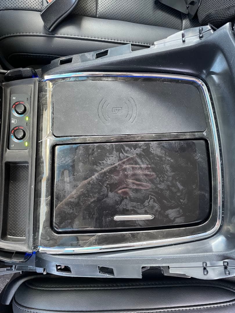 エンラージ製30後期アルファード用のQi対応ワイヤレス充電器等３点セット