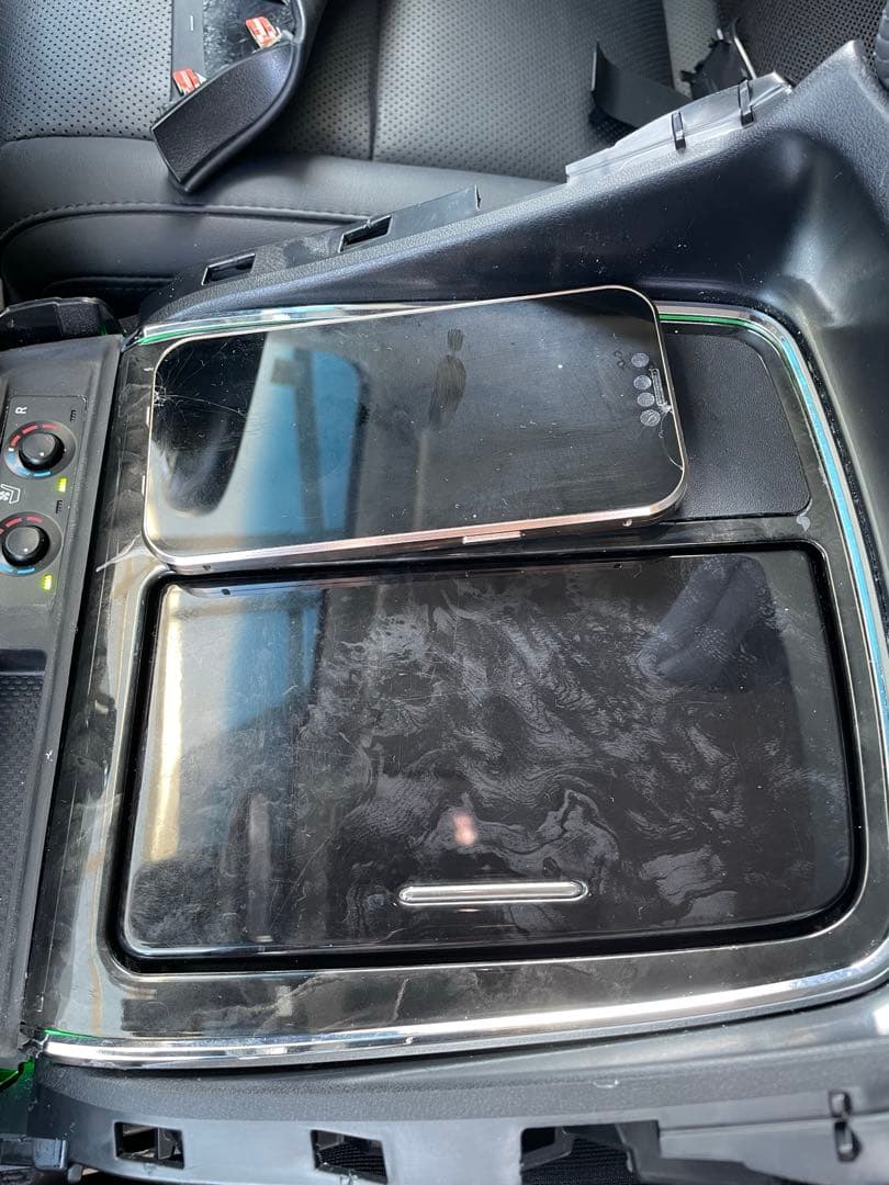 エンラージ製30後期アルファード用のQi対応ワイヤレス充電器等３点セット