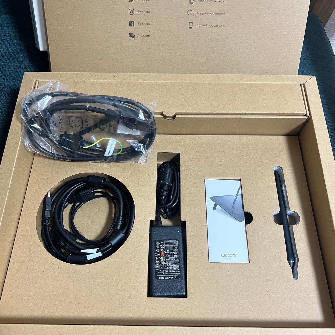 ひろ16インチのWacom Cintiq液晶ペンタブレット