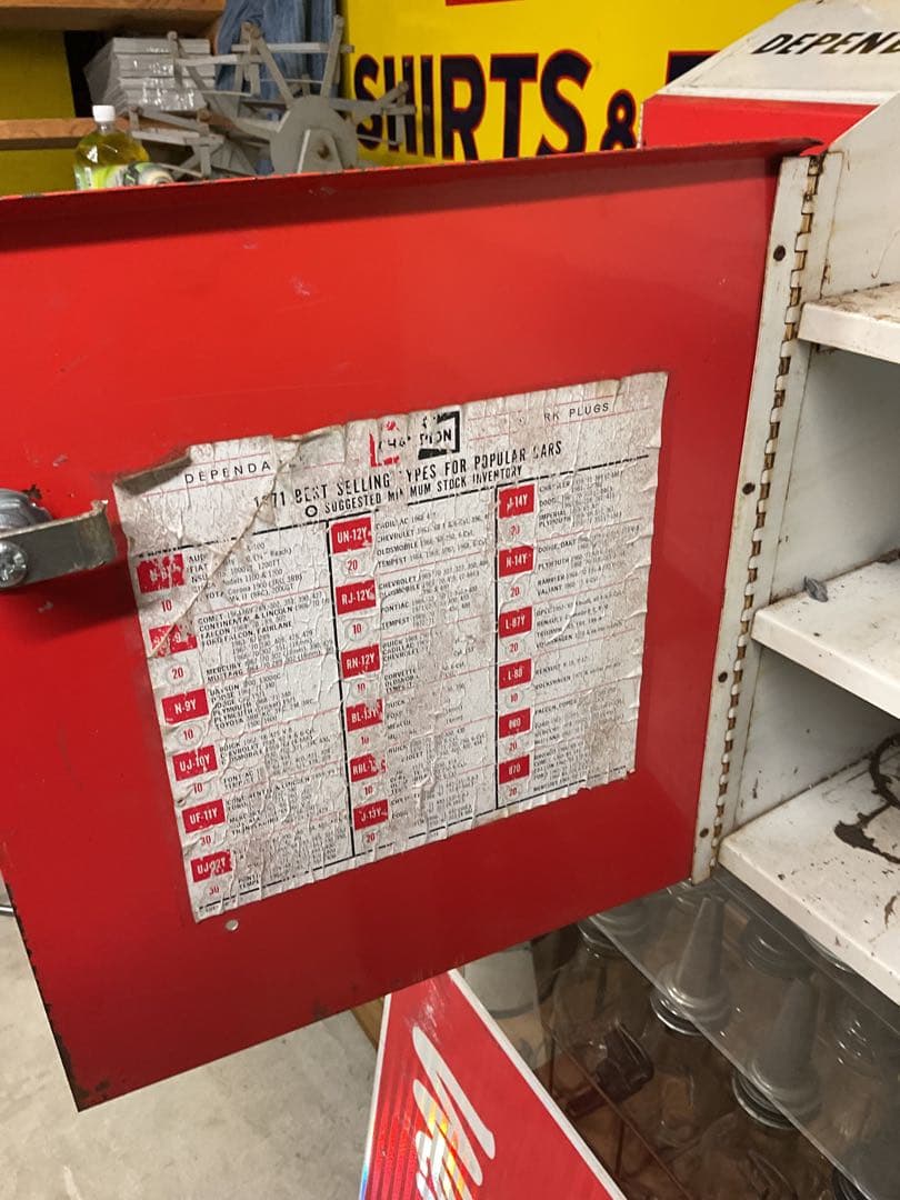 USAチャンピオン　プラグキャビネット　2