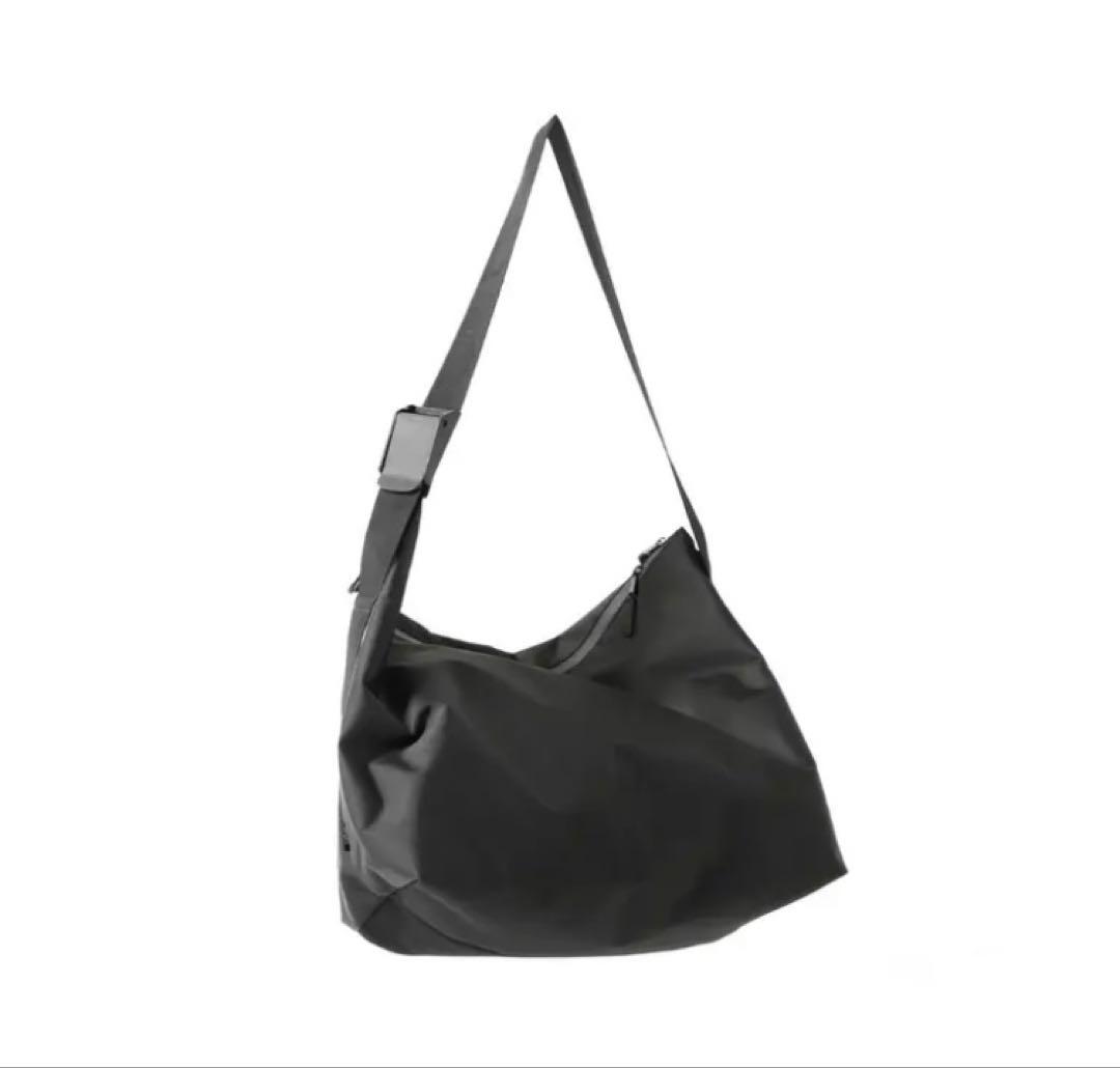 【美品】meltum メルタム ナイロンメッセンジャーバッグ