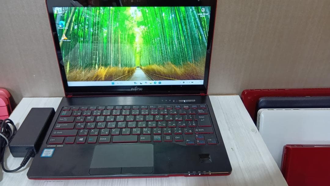 Fujitsu Lifebook SH90/X 6世代i5