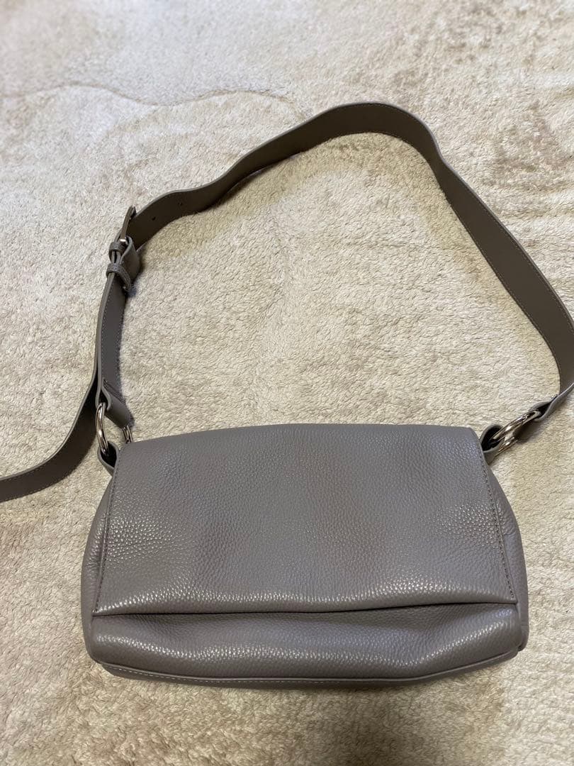 BEARDSLEYビアズリー レザー ボディバッグ ショルダーバッグトープ