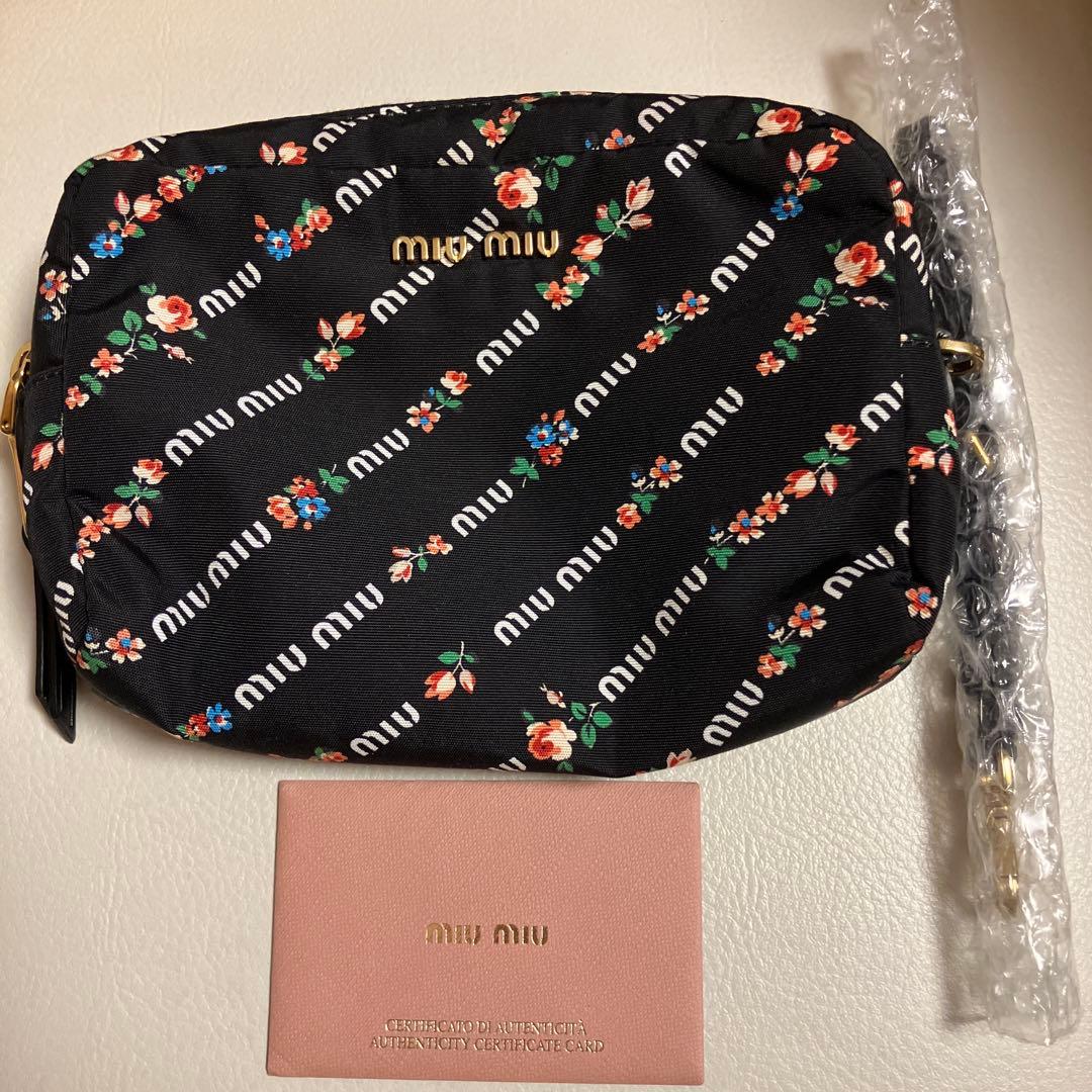 めーちゃん様 MIUMIUナイロン花 フラワー柄ポーチ 美品 正規品 Gカード・