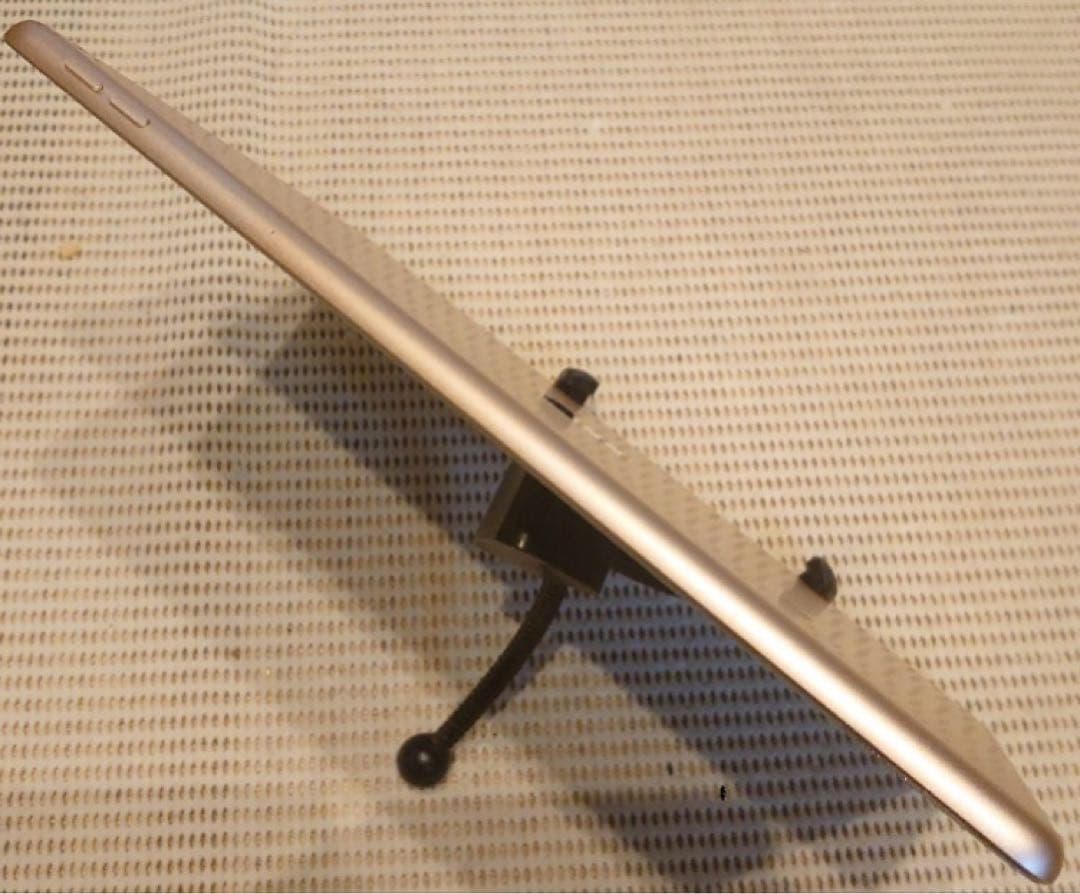 M5HMF動作品iPad第7世代(A2197)本体32GB送料込ジャンク品