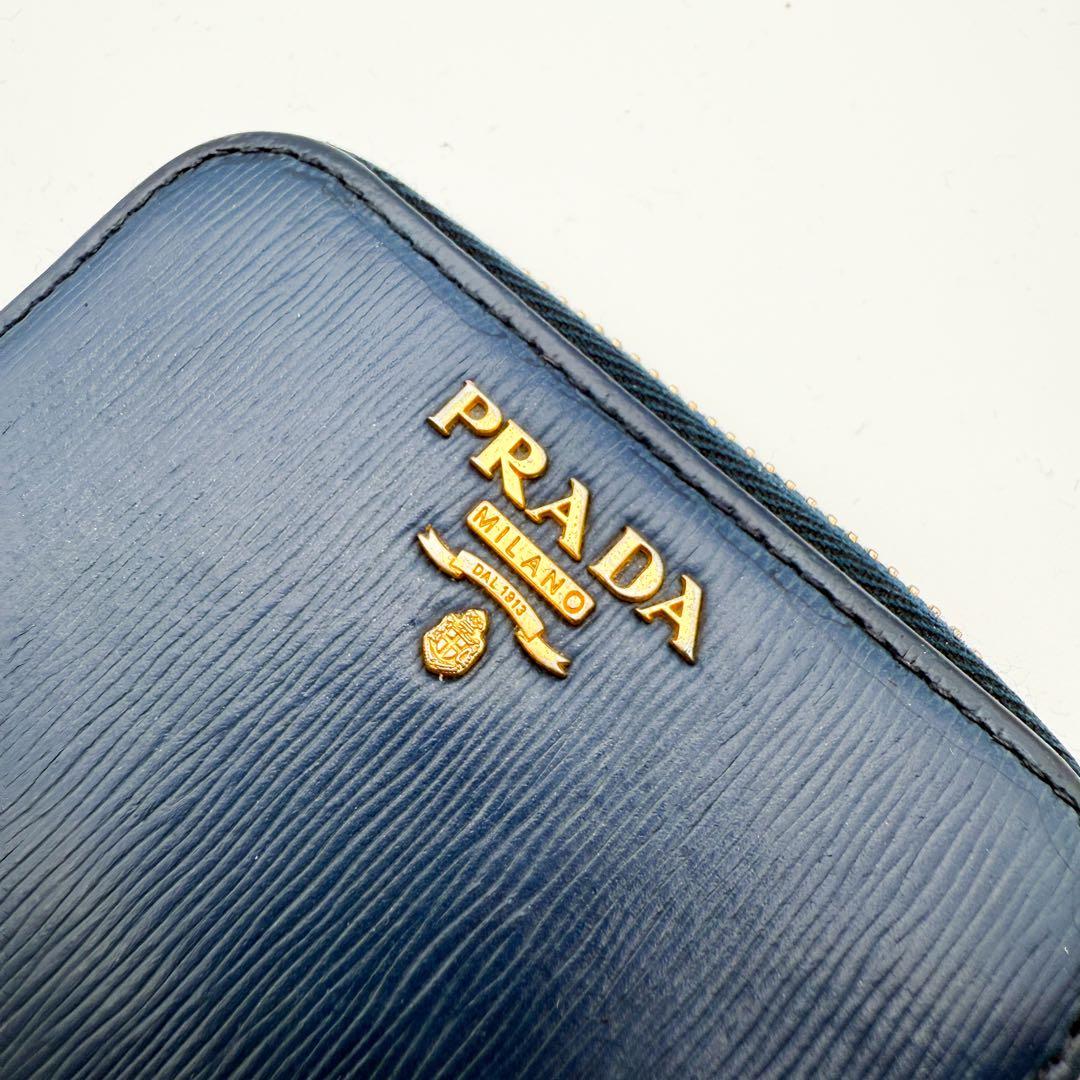 プラダ ケース ラウンドジップ ヴィッテロダイノ レザー ゴールド金具