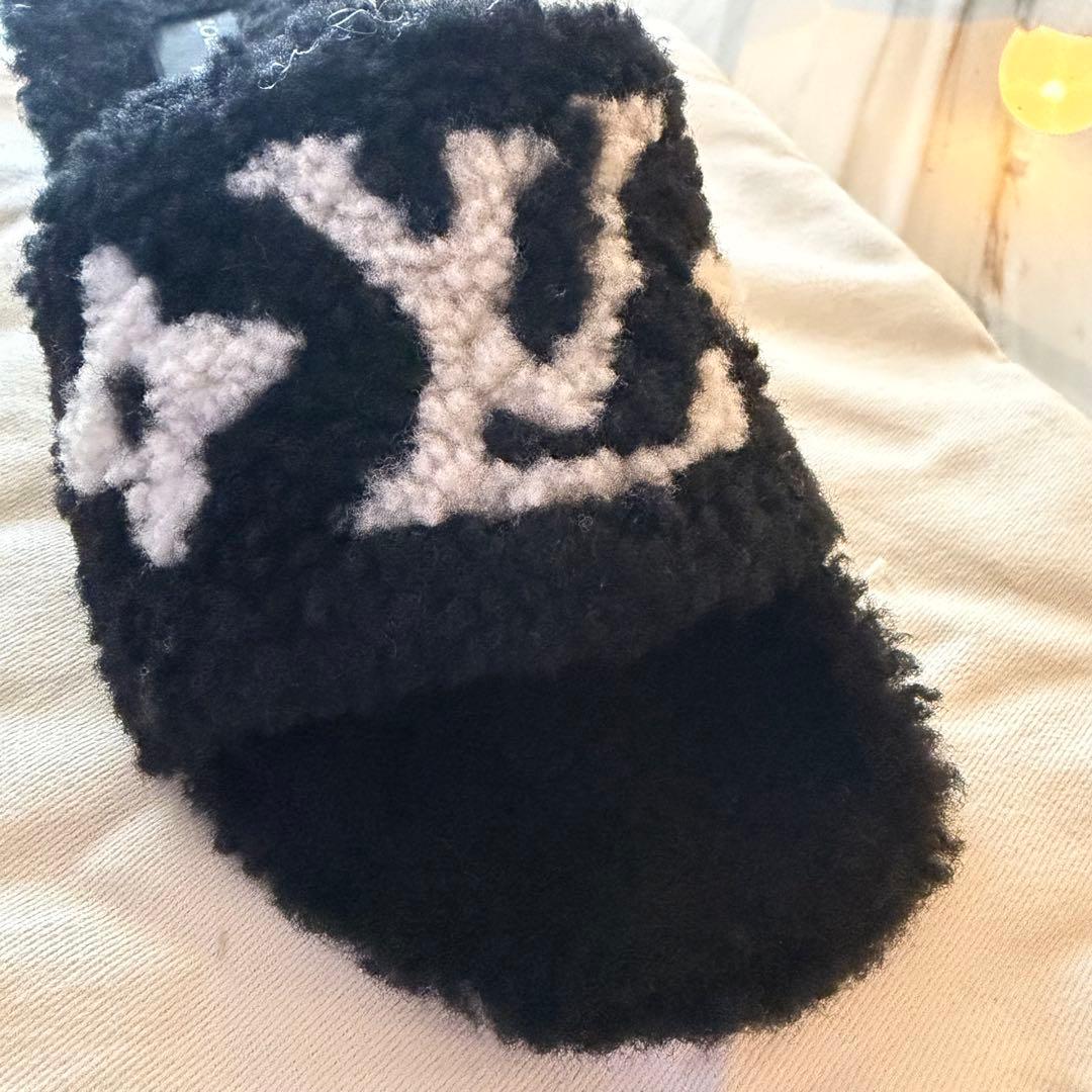 Louis Vuitton ファーサンダル ブラック・ホワイト　パセオライン