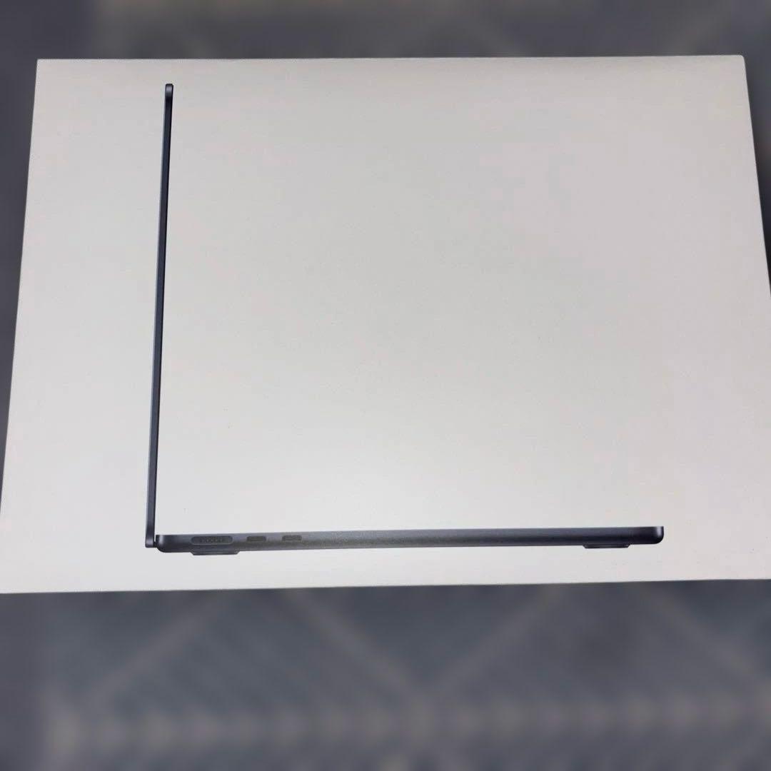 美品 MacbookAir M2 13インチ 8GB・256GBミッドナイト