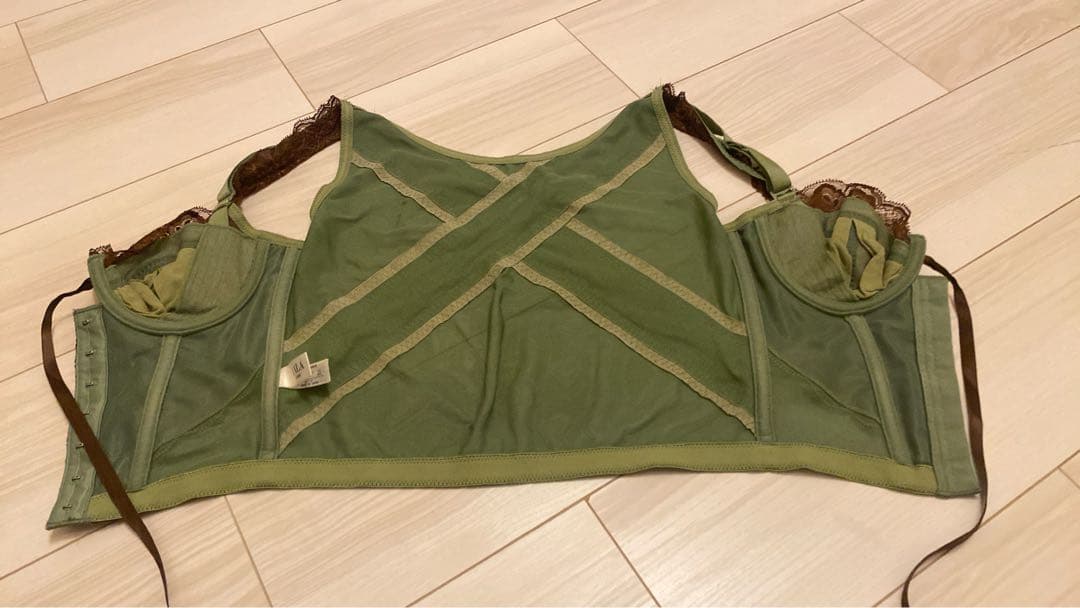 美品⭐︎ララグラント　ニッパービスチェ　C70 オリーブ