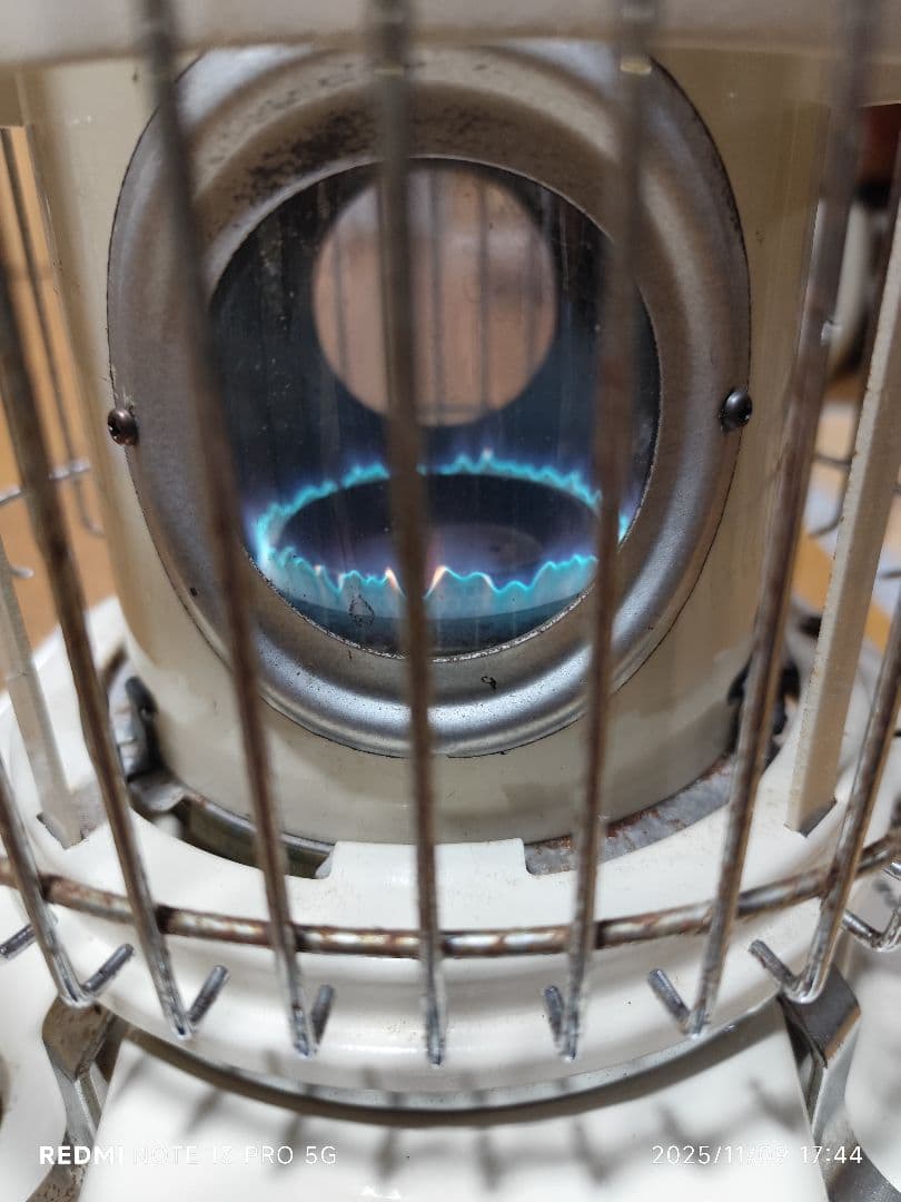 アラジン 石油ストーブ オーソドックスな丸型